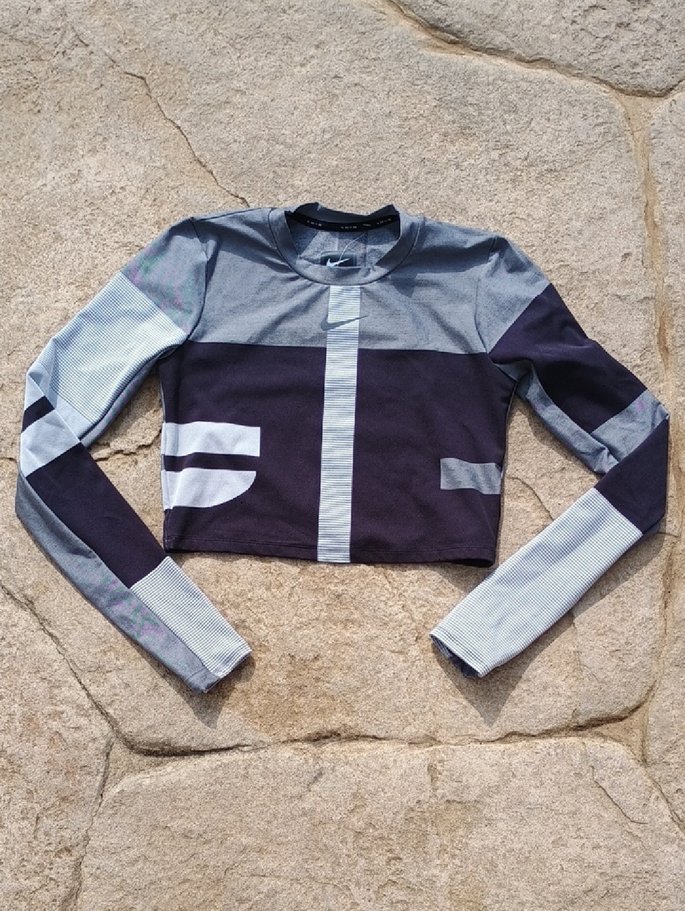Nike Black & Gray Long-Sleeve Cropped Athletic Top Size Small Like New - Picture 5 of 7